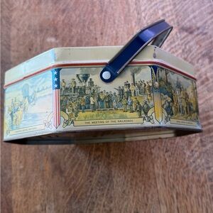 VINTAGE! LOOSE WILES STATUE OF LIBERTY  BISCUIT TIN WITG HANDLE.
